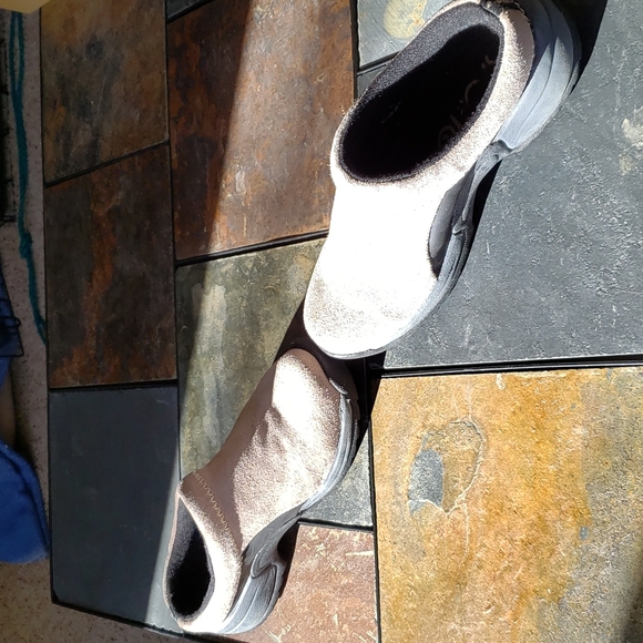 Sporto - suede and rubber slip on mule, Size 7M - Picture 11 of 12